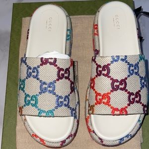Woman’s Gucci platform sandals. Size 10
